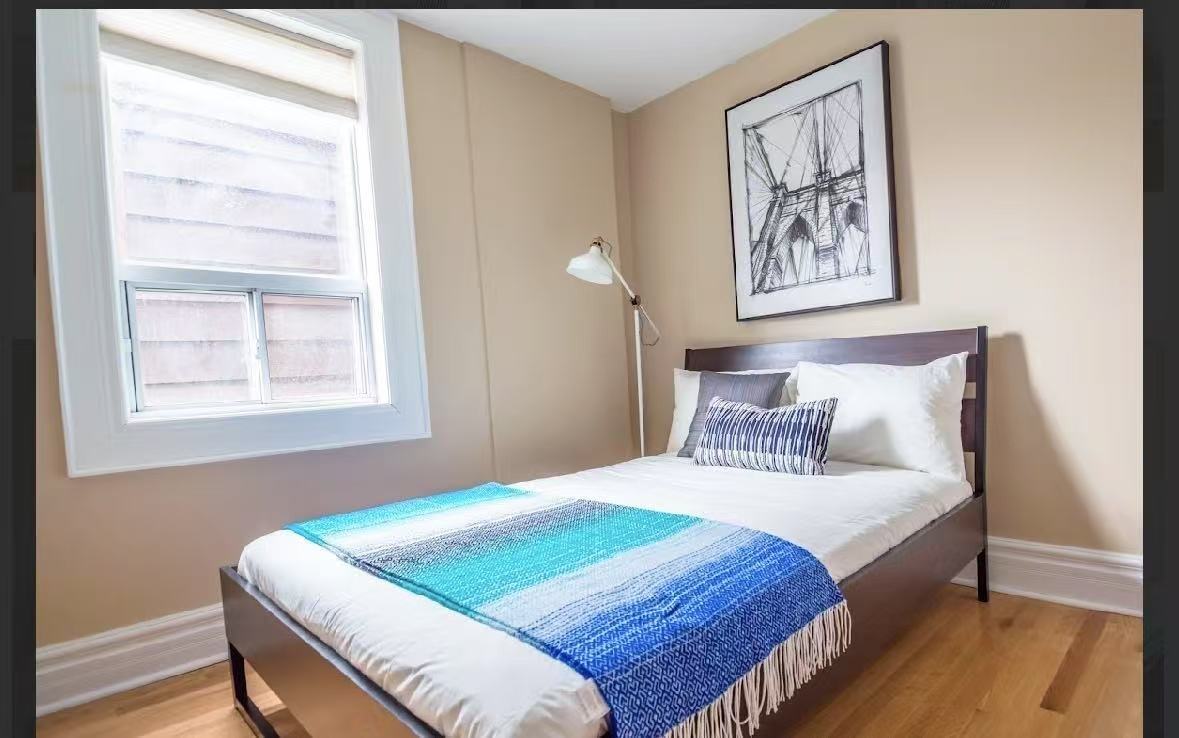 Bathurst St & Harbord St #3rd - Photo 2 of 10