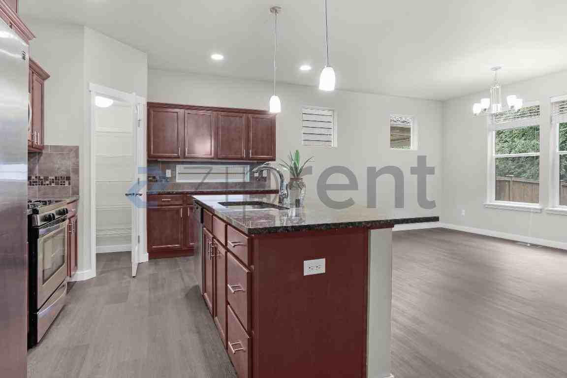 7805 163rd Street Ct E - Photo 7 of 19