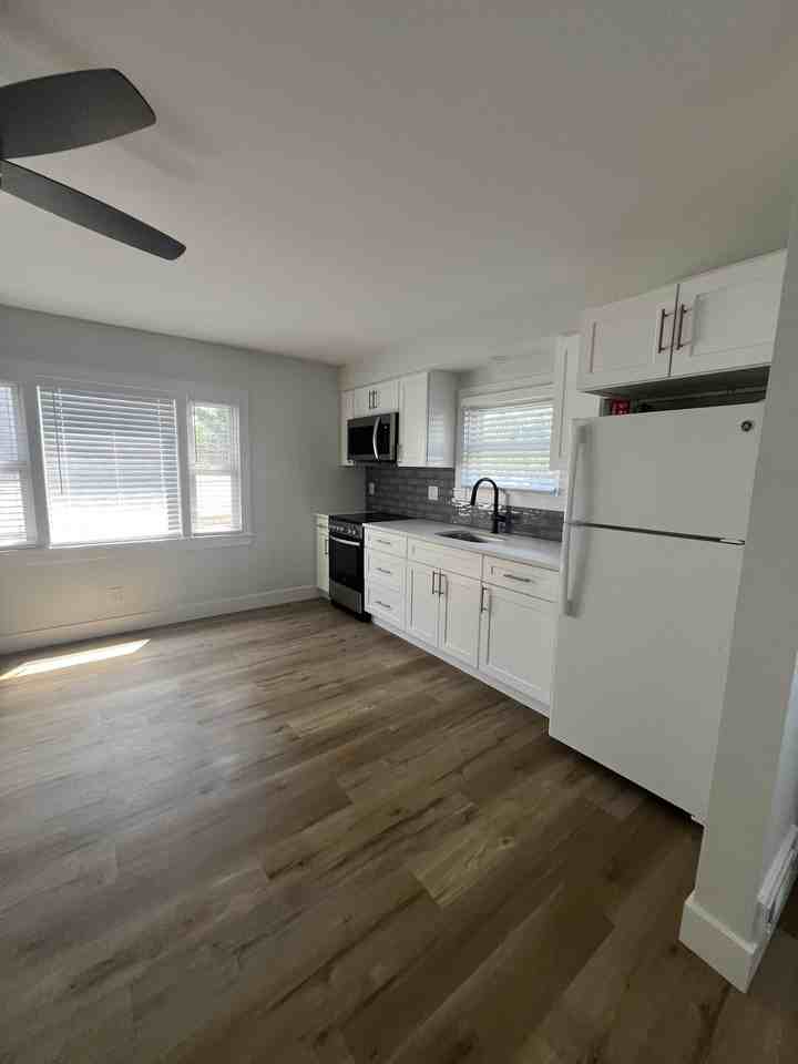 35 Delaware Ave - Photo 3 of 11