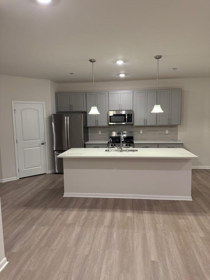 1603 Salt Springs Dr #1680 - Photo 7 of 40
