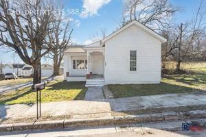 featured image of 307 W 13th St