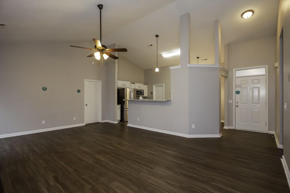 13201 Peacock Ln - Photo 4 of 16