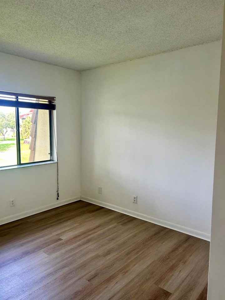 11606 Royal Palm Boulevard #11606 - Photo 5 of 7