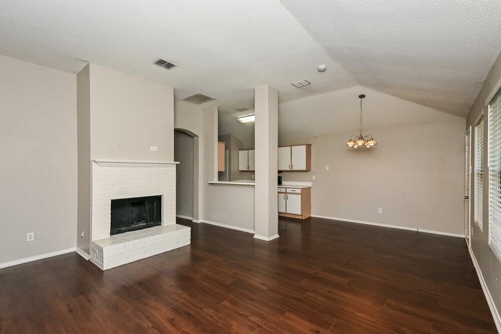 317 Taylor St - Photo 3 of 16