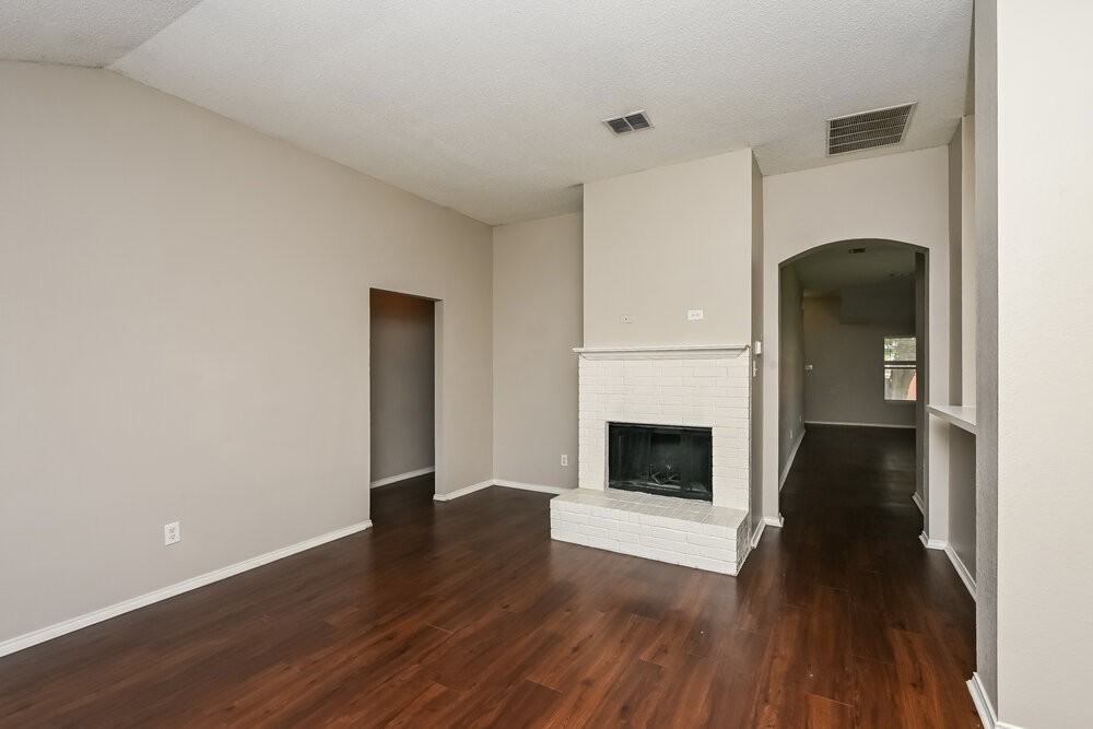 317 Taylor St - Photo 4 of 16