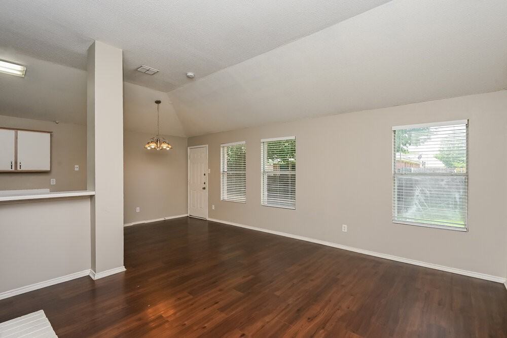 317 Taylor St - Photo 5 of 16