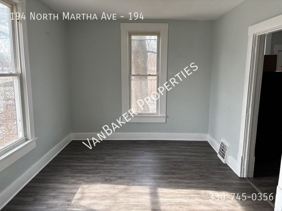 194 N Martha Ave #194 - Photo 4 of 9