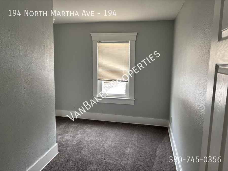 194 N Martha Ave #194 - Photo 5 of 9