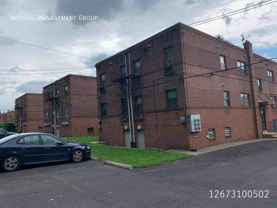 1007 E Cliveden St #4 - Photo 4 of 13