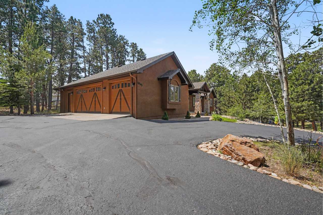 18145 Bakers Farm Rd - Photo 4 of 43
