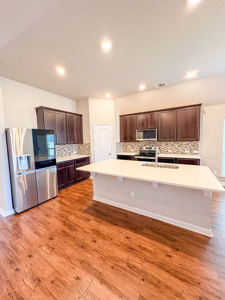 1218 Amber Dawn Dr - Photo 5 of 25