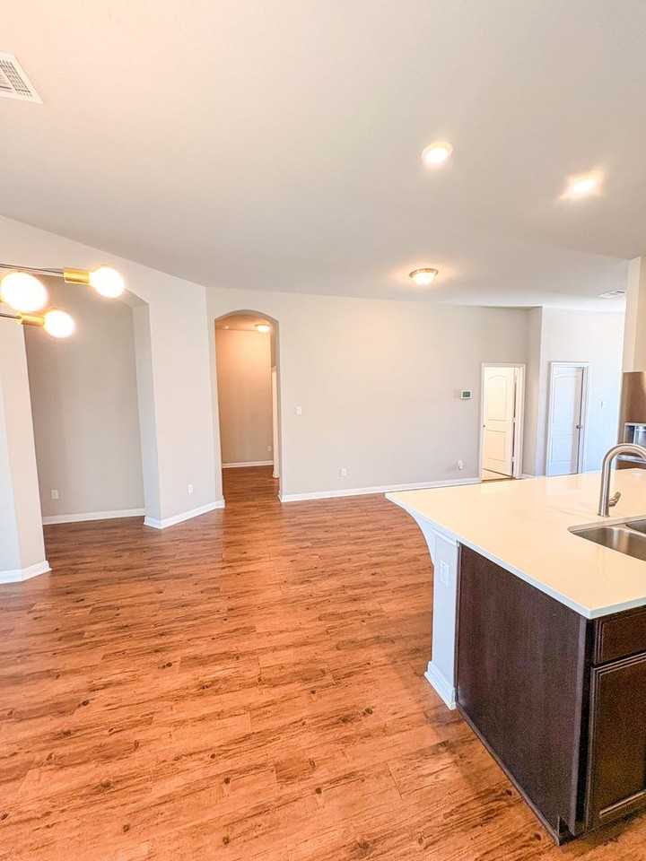 1218 Amber Dawn Dr - Photo 7 of 25