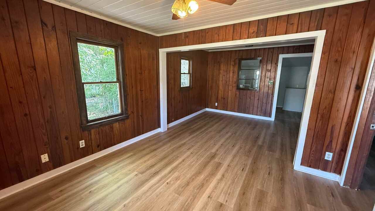 416 Dairy Ave - Photo 2 of 14