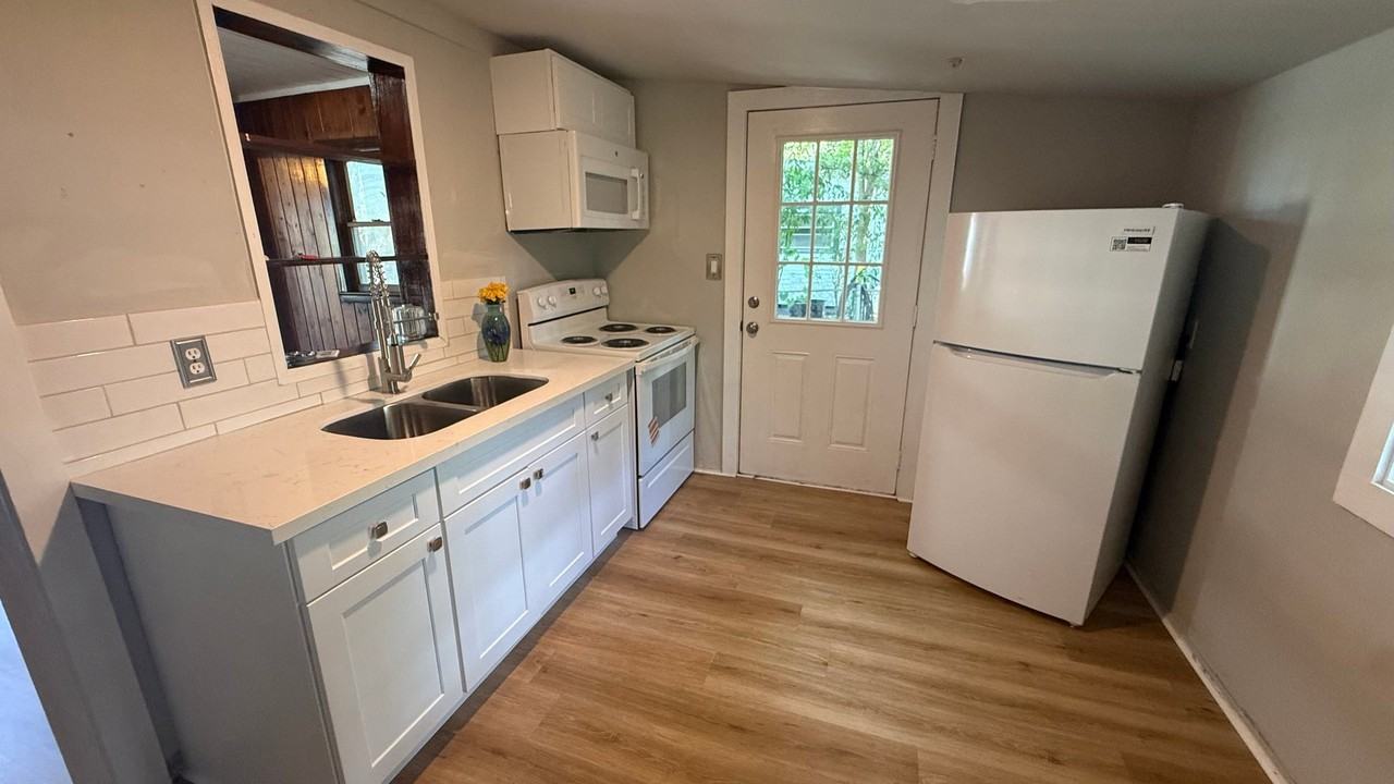 416 Dairy Ave - Photo 3 of 14