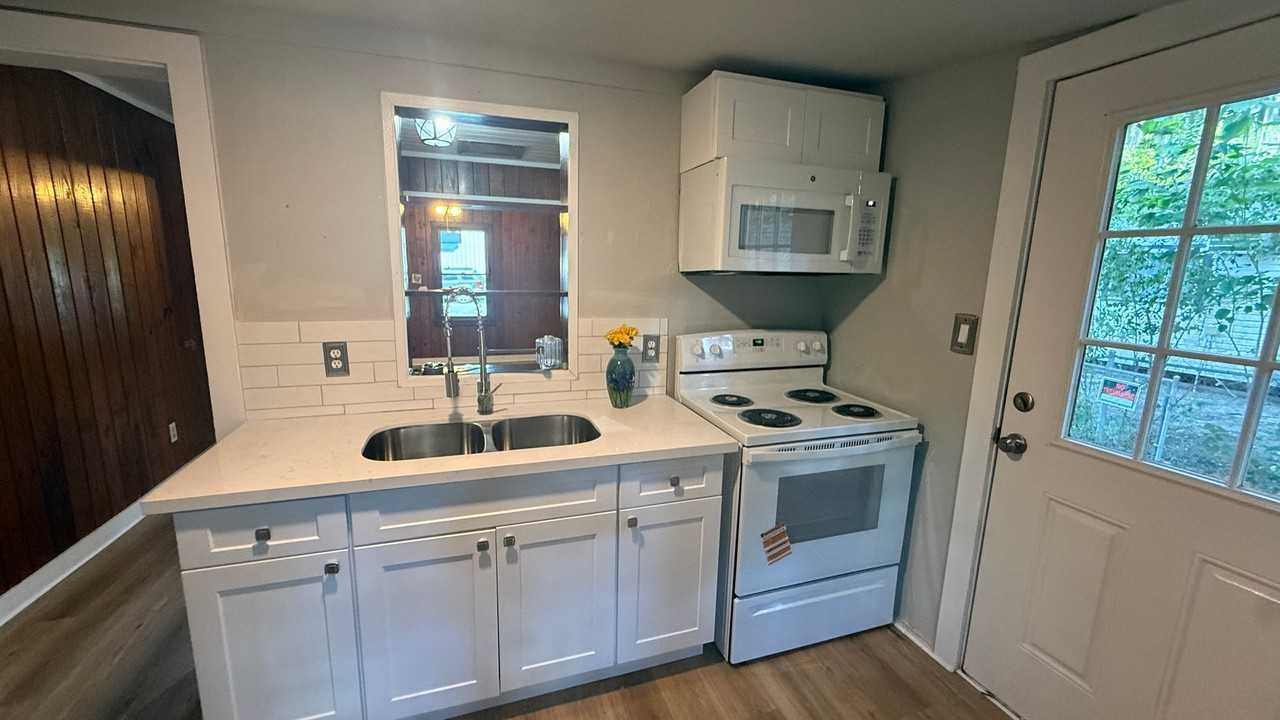 416 Dairy Ave - Photo 7 of 14