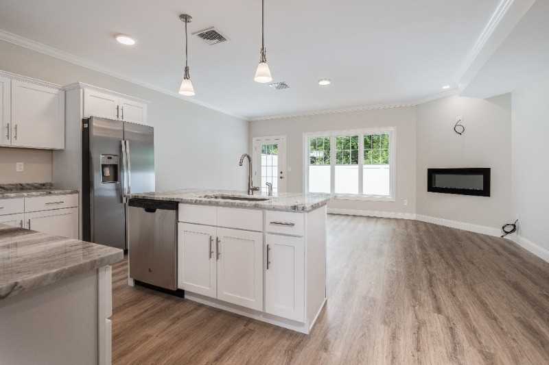 8 Edgewater Cir #8 - Photo 7 of 22
