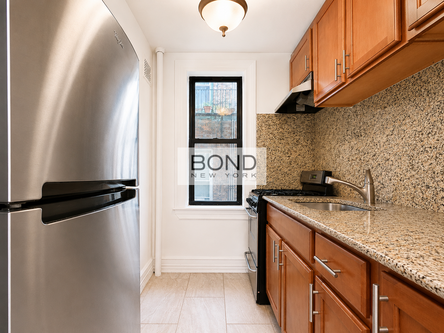 338 E 70th St #B - Photo 4 of 9
