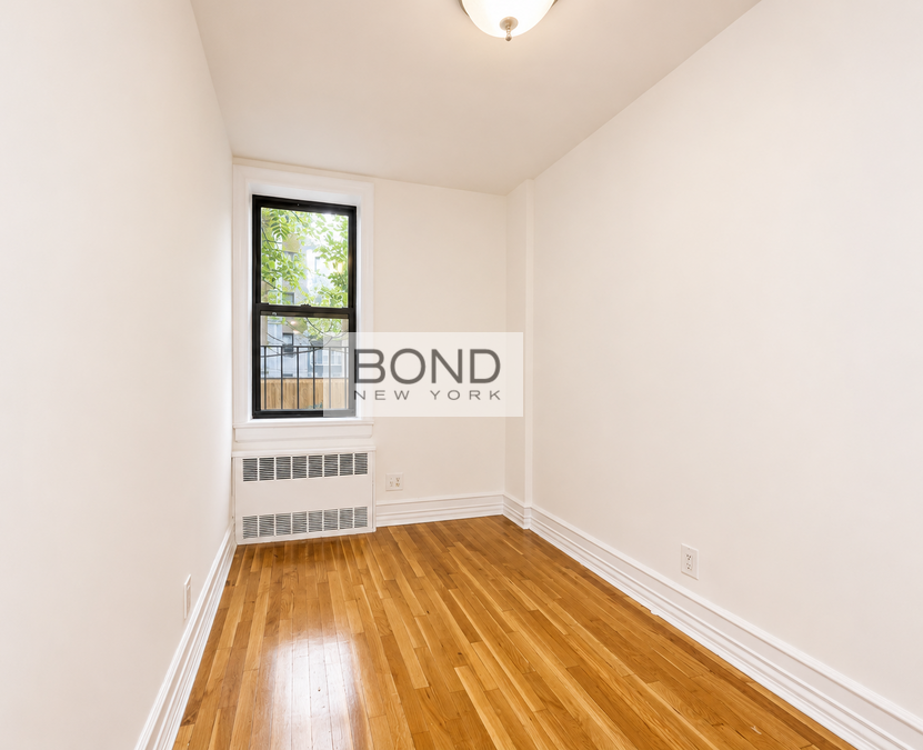 338 E 70th St #B - Photo 5 of 9
