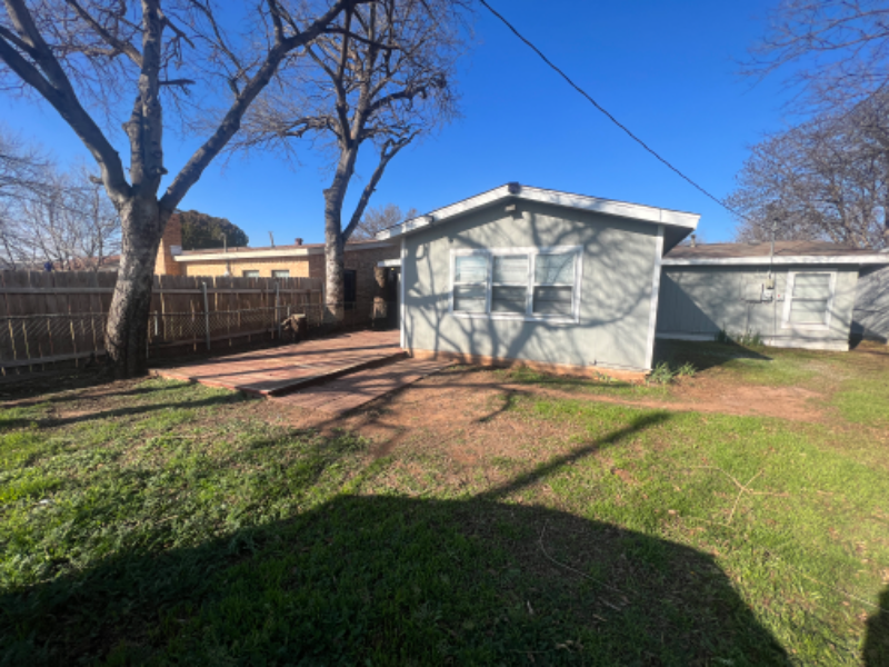 2951 Moffett Ave - Photo 3 of 15
