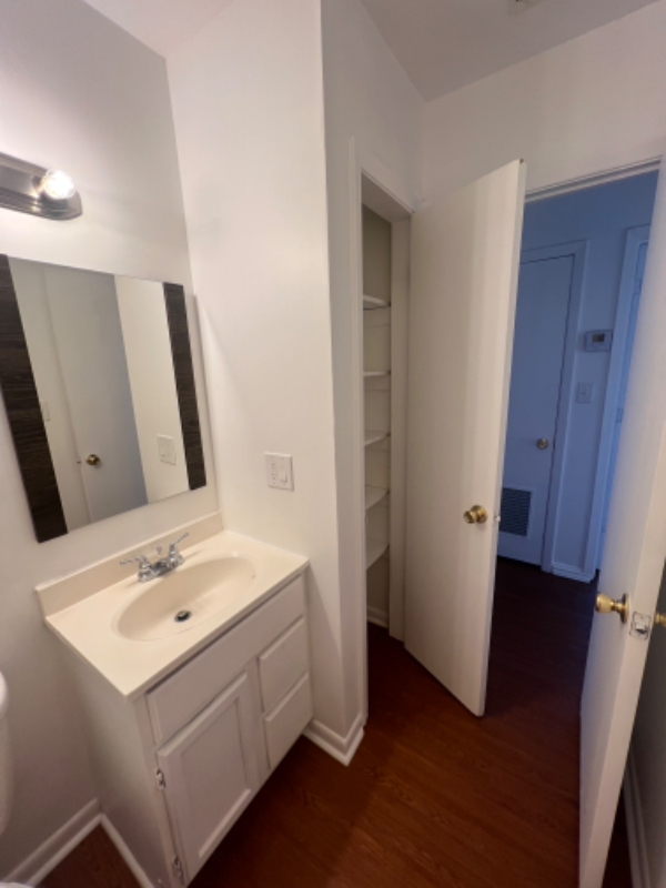 2951 Moffett Ave - Photo 5 of 15