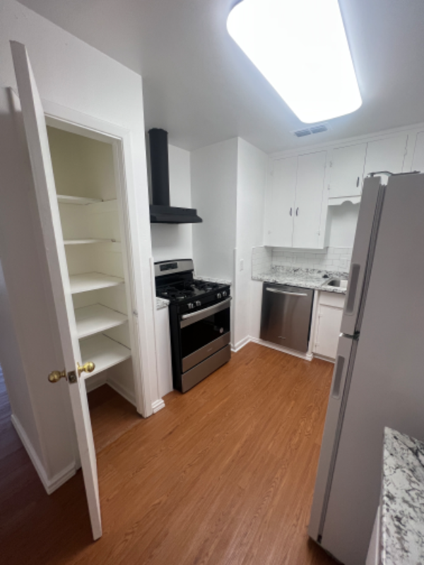 2951 Moffett Ave - Photo 7 of 15