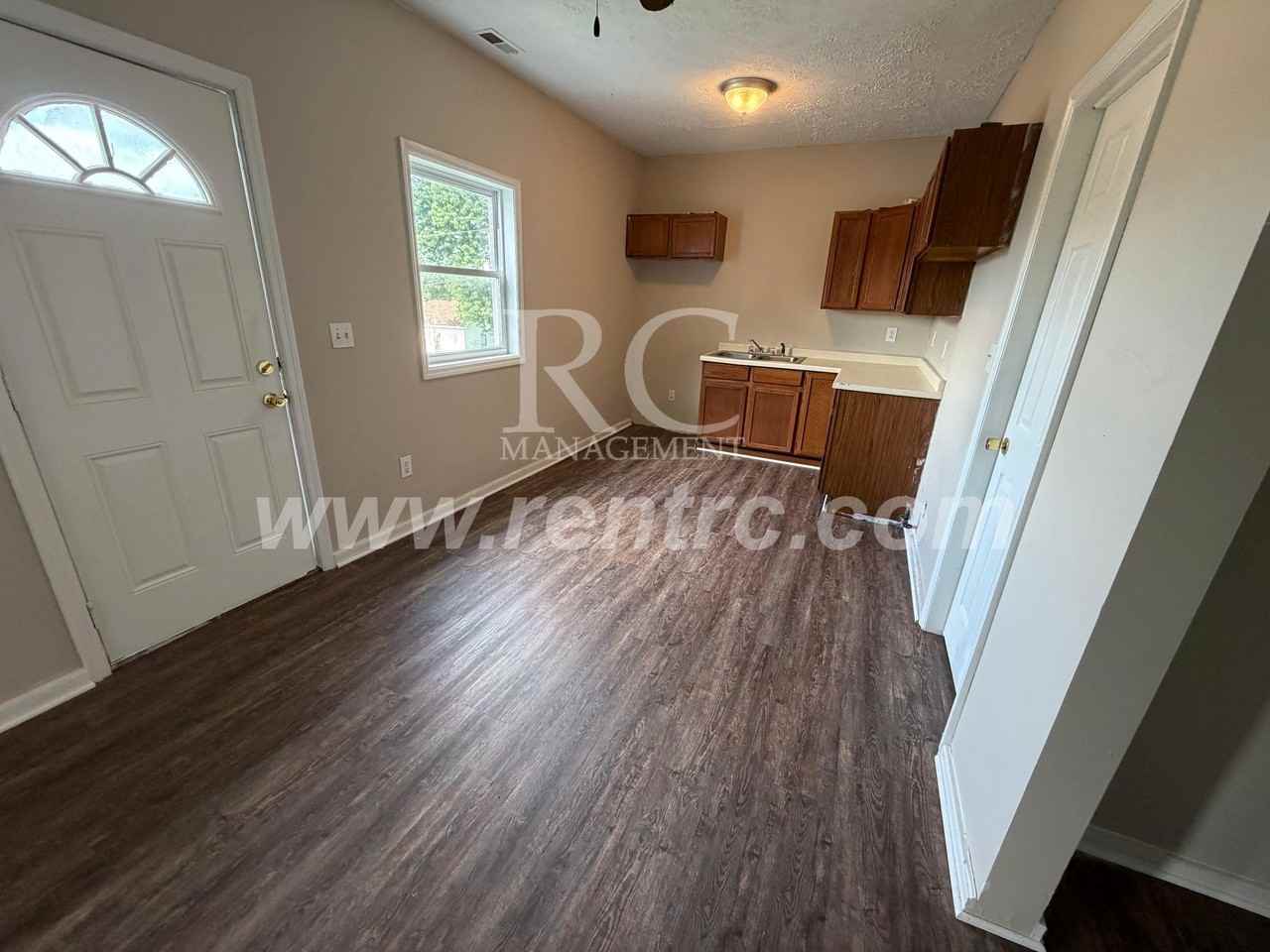 604 N Main St Apt D - Photo 2 of 11