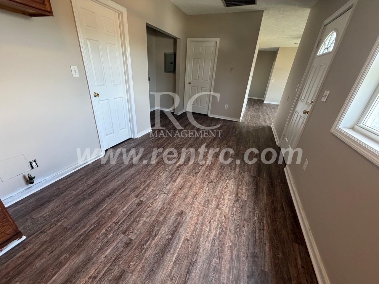 604 N Main St Apt D - Photo 3 of 11
