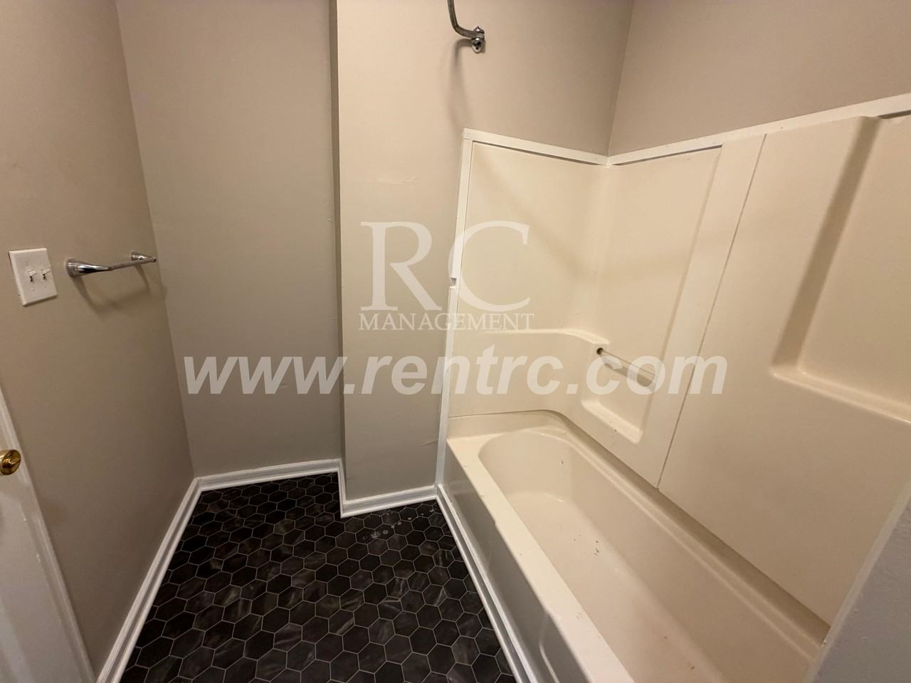 604 N Main St Apt D - Photo 5 of 11