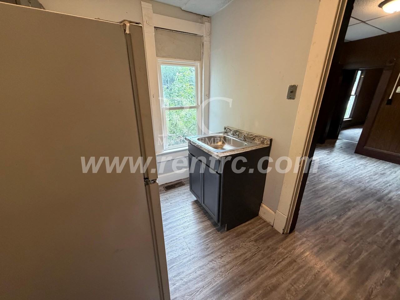 1030 N Walnut St Apt 3 - Photo 2 of 9