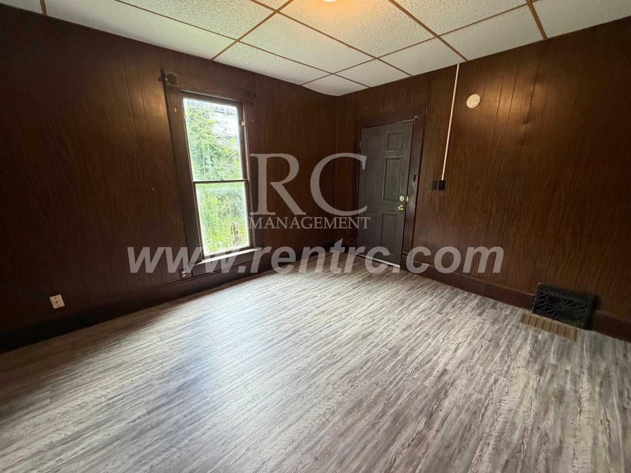 1030 N Walnut St Apt 3 - Photo 7 of 9