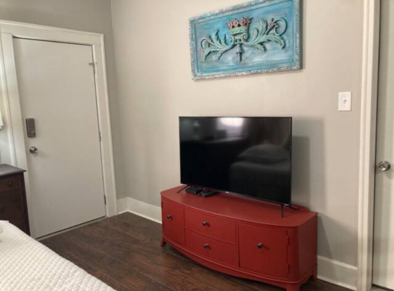 1202 E 35th St - Photo 5 of 21