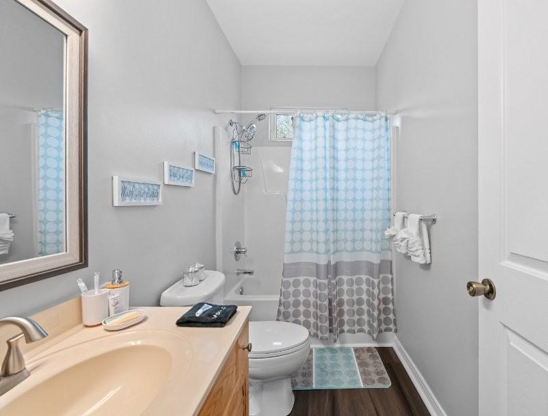 1401 W 40th St - Photo 4 of 9