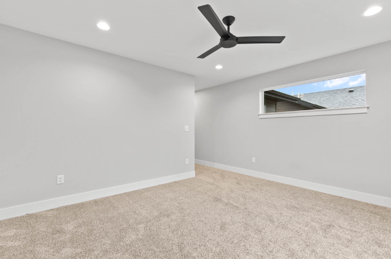 716 Rogers Way - Photo 4 of 20