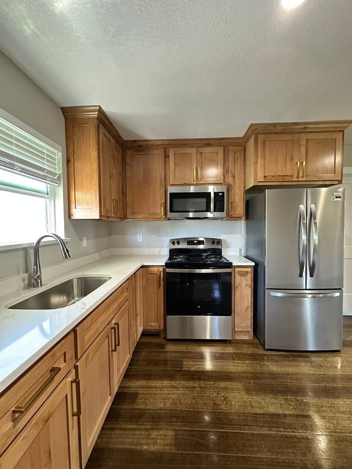 606 W Duncan Ave - Photo 2 of 16