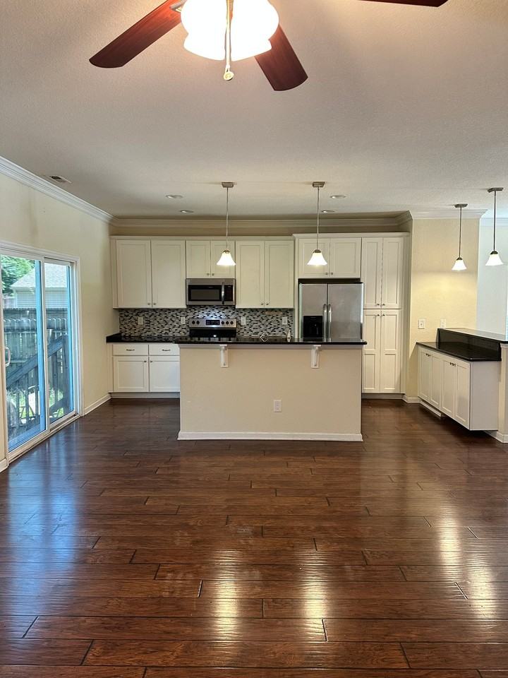 205 Gee St - Photo 2 of 20