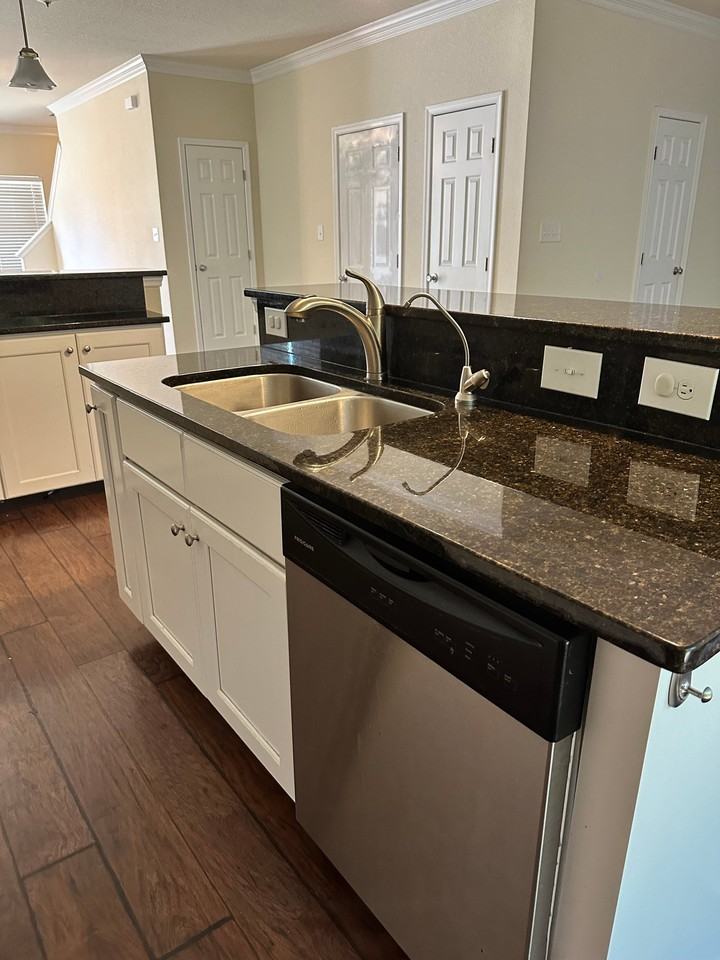 205 Gee St - Photo 4 of 20