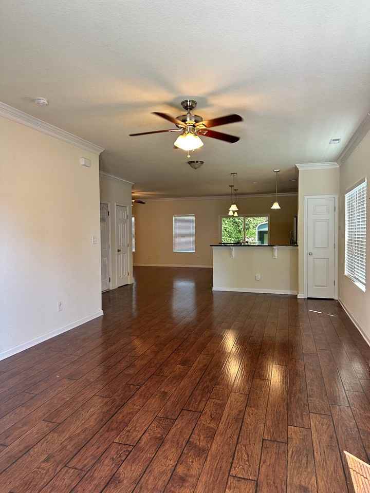 205 Gee St - Photo 5 of 20