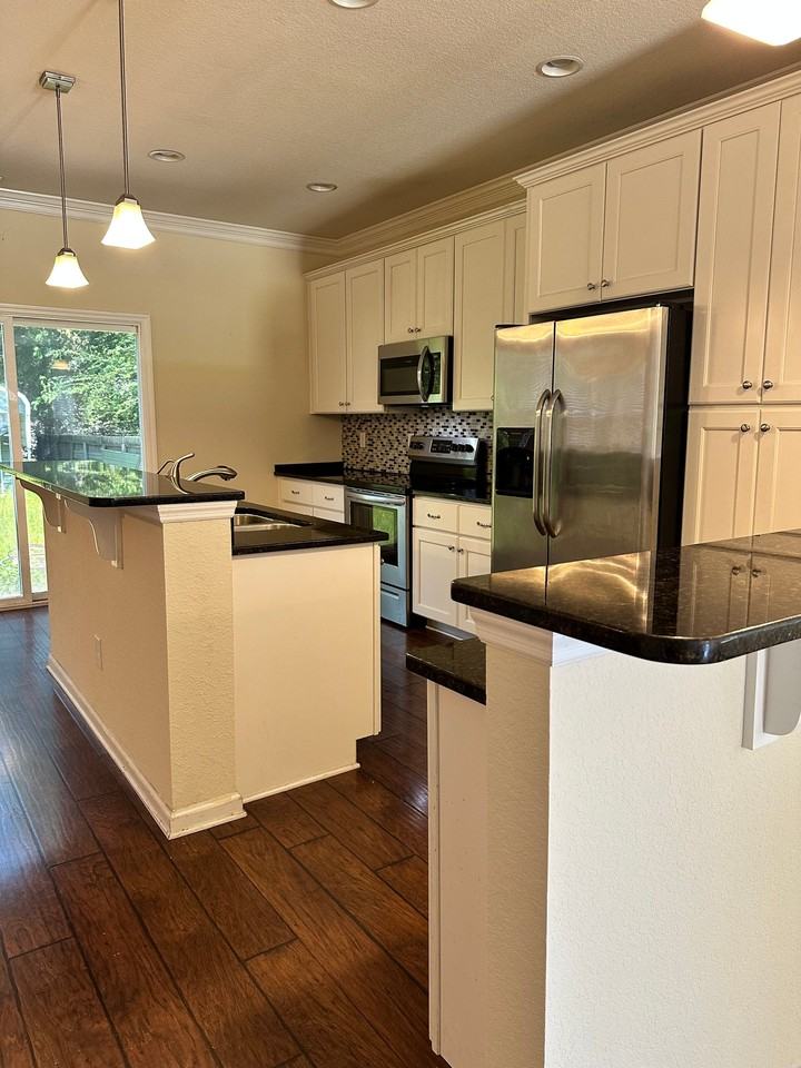 205 Gee St - Photo 6 of 20