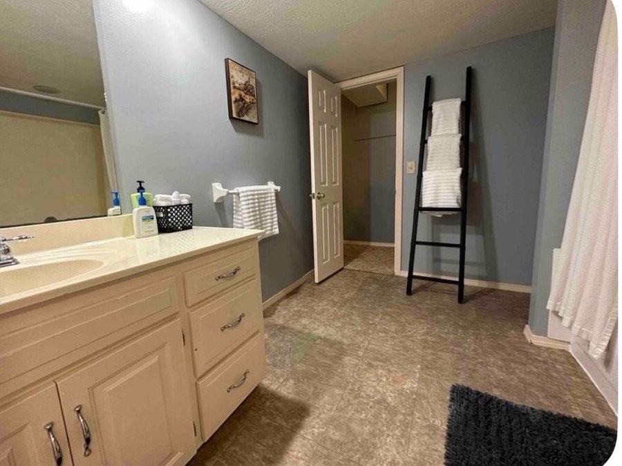 812 W Raynell St - Photo 3 of 20
