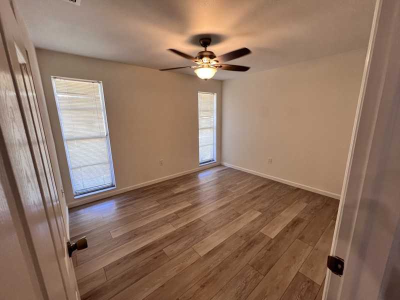 3339 Van Nuys Loop - Photo 5 of 9