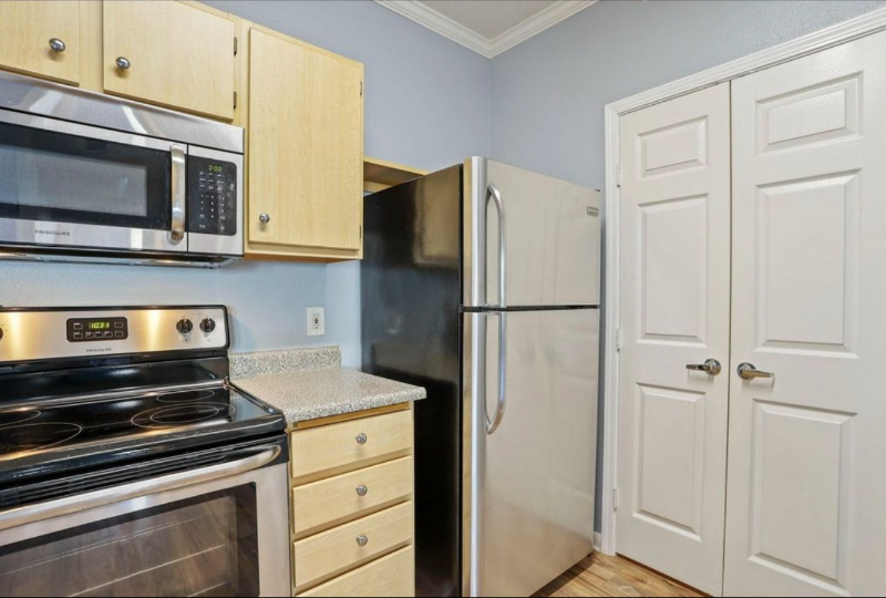 701 Gibson Dr - Photo 3 of 32