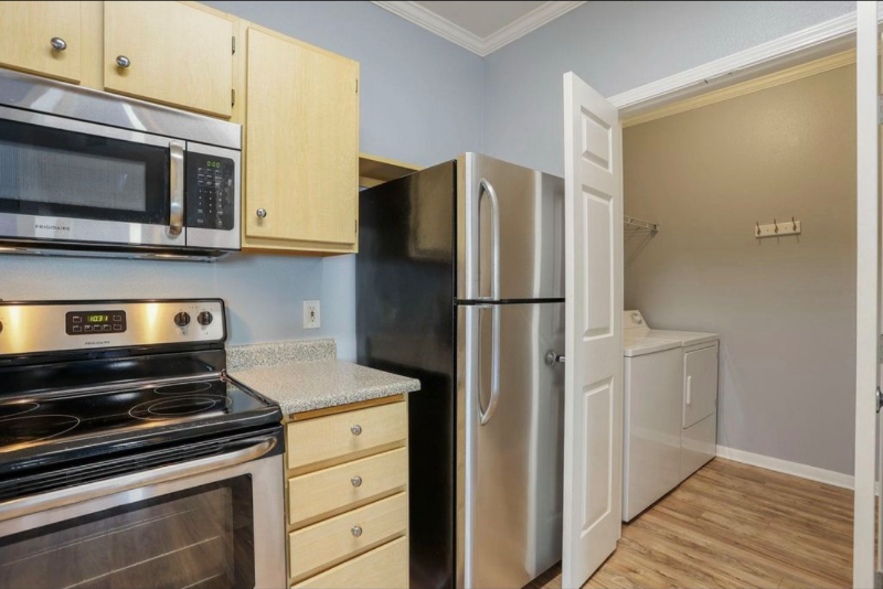 701 Gibson Dr - Photo 4 of 32