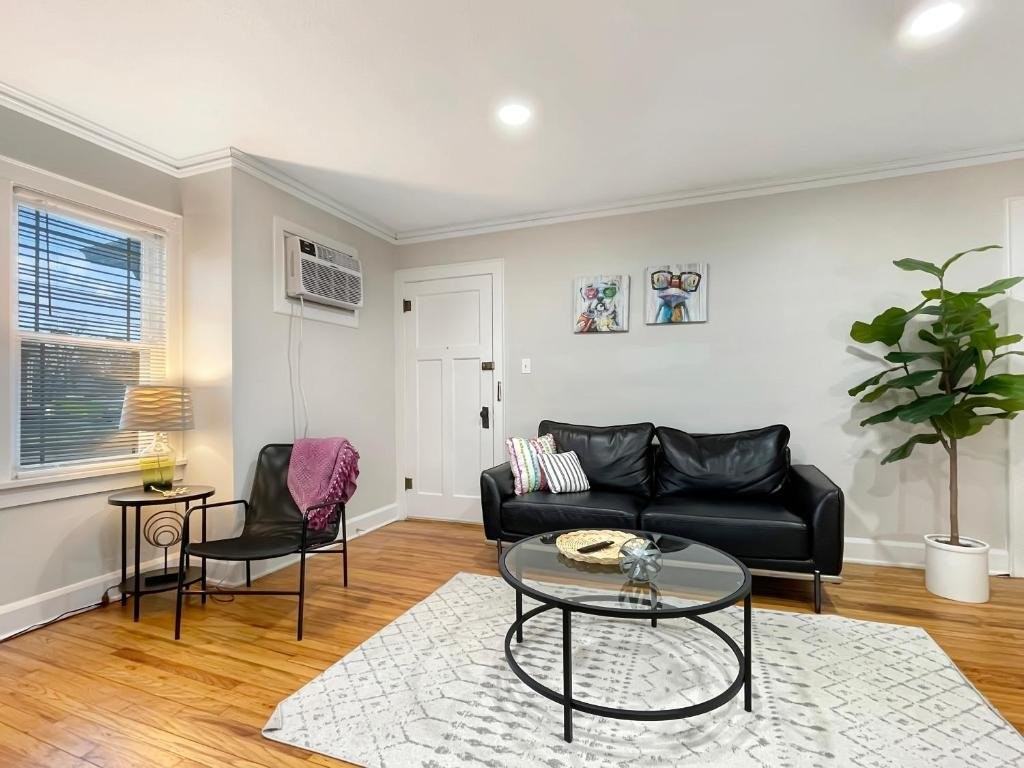 4009 University Ave #3 - Photo 4 of 11