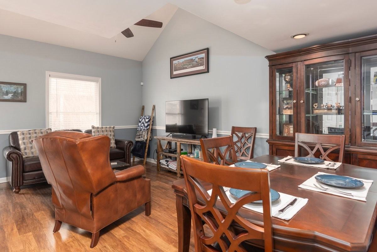510 E Gillespie St #B8 - Photo 5 of 19