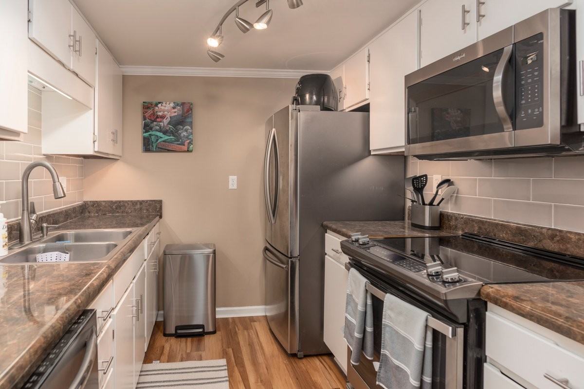 510 E Gillespie St #B8 - Photo 6 of 19