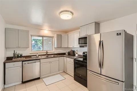 3189 Victor St - Photo 6 of 17