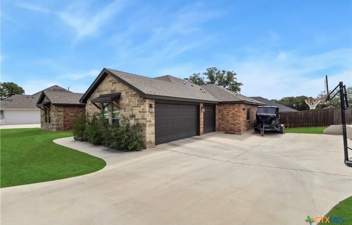 3015 Whitetail Trl - Photo 2 of 16