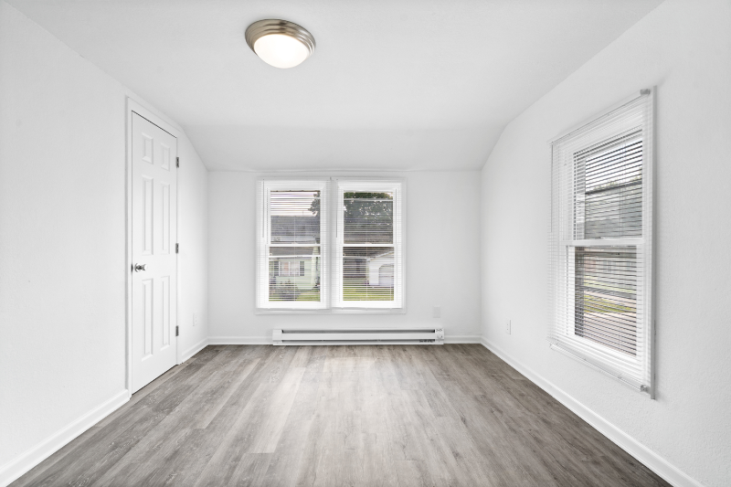 102 S West St #5 - Photo 4 of 6