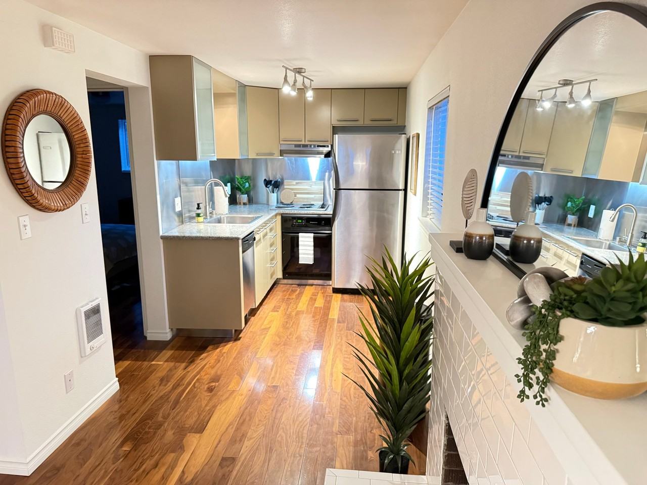 1012 W 9th Ave #3 - Photo 5 of 9