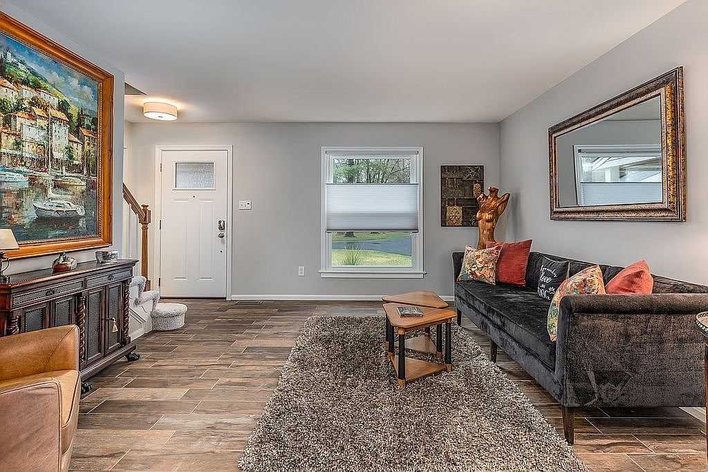 9551 Pine Cluster Cir - Photo 3 of 15